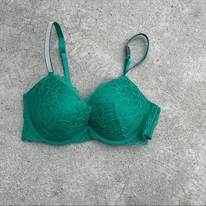 Victoria’s Secret Very Sexy Push Up Bra Green Lace Bedazzled New with tags